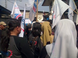  Kompensasi Ditahan, Ratusan Buruh Cimahi Kembali Demo