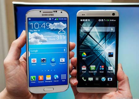  HEAD TO HEAD: Samsung Galaxy S4 vs HTC One