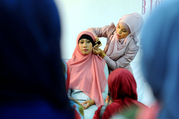  FOTO: Berburu Hijab Murah di Hijab Lovers Balubur Town Square