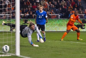  KUALIFIKASI PIALA DUNIA 2014: Belanda Hantam Estonia 3-0