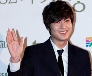  LEE MIN HO: Ribuan Remaja Wanita Histeris Saat Jumpa Fans 