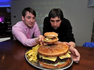  BURGER: Restoran di Inggris Tantang Konsumen Makan Burger Seukuran Bola Bowling