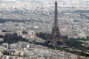  Ancaman Bom di Eiffel, 1.500 Orang Diungsikan