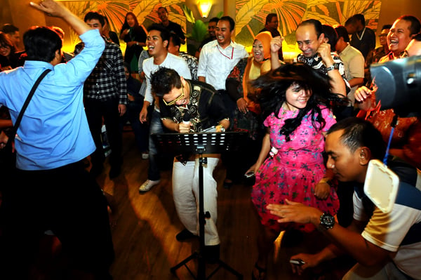  FOTO: Awak Hotel dan Media Harlem Shake di Grand Royal Panghegar