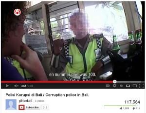  POLISI TILANG BULE: Ini Dia Identitas si Pemalak
