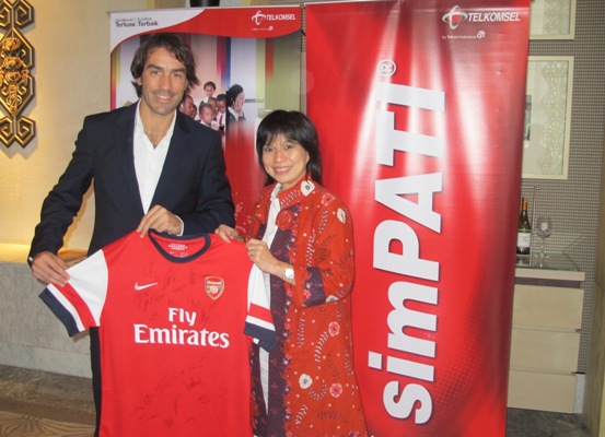  TELKOMSEL Resmi Jadi Mitra Arsenal 