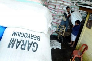  GARAM CIREBON: 100.000 Ton Produksi 2012 Belum Terserap