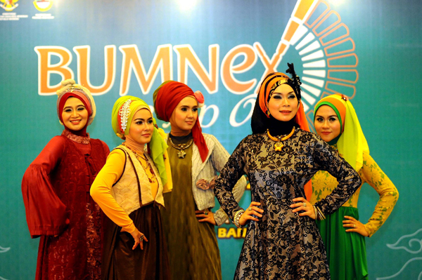  FOTO: Fashion Show Busana Muslim Meriahkan Pembukaan BUMN Expo