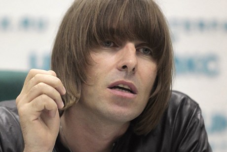  JUSTIN BIEBER: Dibela Habis-habisan Oleh Liam Gallagher