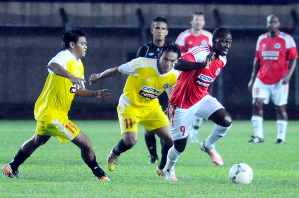  FOTO: Andy Cole Cs Menang Tipis 2-1 Atas Bandung All Stars