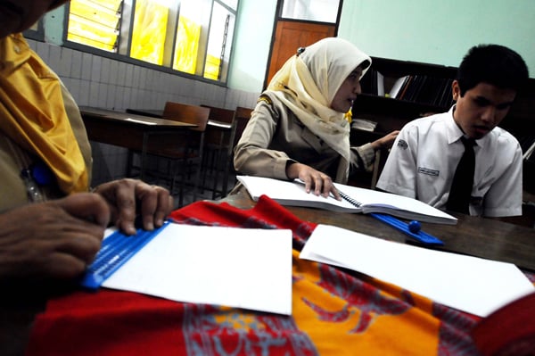  FOTO: Siswa Autis Ikuti UN SMP di SLBN-A Kota Bandung