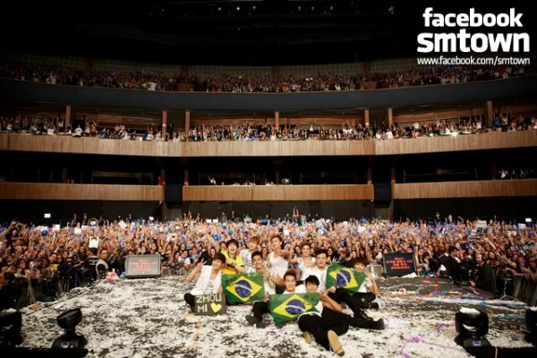  SUPER JUNIOR: 8.000 Fans di Brazil Terpuaskan, SuJu Tampil Menggila