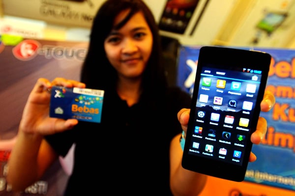  FOTO: K-Touch Lotus II, Ponsel Quad Core Termurah 