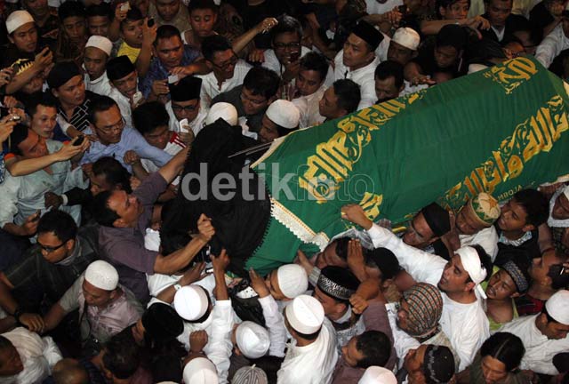  USTADZ JEFFRY WAFAT: Ini Dia Foto-foto Jenazah Uje di Masjid Istiqlal