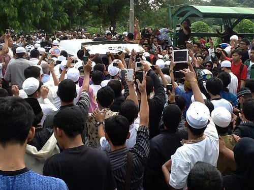  USTADZ JEFFRY WAFAT: Foto-foto Pemakaman Uje