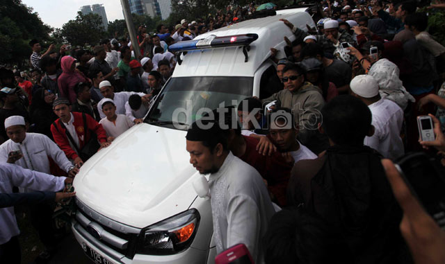  USTADZ JEFFRY WAFAT: Ini Dia Foto-foto Prosesi Pemakaman Uje