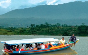  Asyiknya, "Paparahuan" di Sungai Saguling Ala Mason Pine Hotel