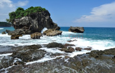  INFO WISATA: Melongok Pantai Jungwok nan Elok