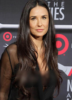  DEMI MOORE: Tak Sengaja Pamer Payudara Depan Publik