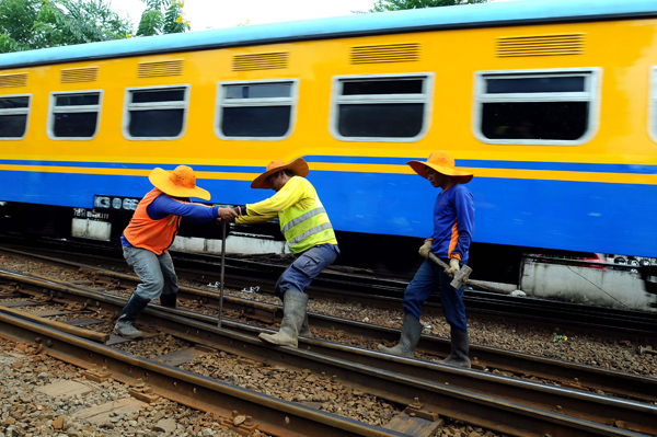  FOTO: Perawatan Rel Rutin, Cegah Anjlok Kereta