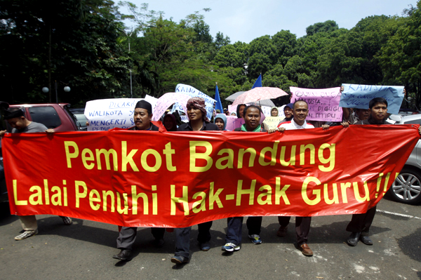  FOTO: Peringati Hardiknas, Guru Tagih Tunjangan ke Pemkot Bandung