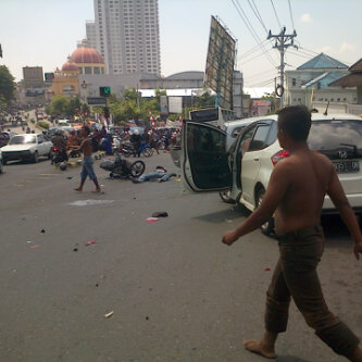  LAKA LANTAS SEMARANG: Ini Dia Foto-foto Pasca-Kecelakaan