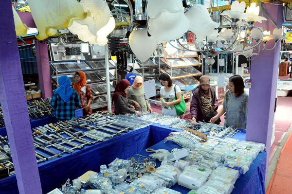  FOTO: BBM Naik, Harga Bahan Bangunan Bakal Terpicu