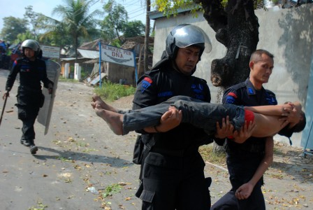  FOTO: Ini Dia Gambar-Gambar Kerusuhan Suporter PSIS Semarang