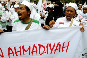  PENYERANGAN AHMADIYAH: DPRD Usul Ahmadiyah Dibuatkan Perda