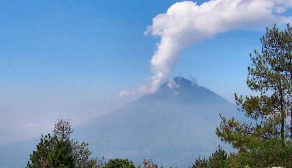  GUNUNG PAPANDAYAN: Wisatawan Asing Nekad Kunjungi Gunung