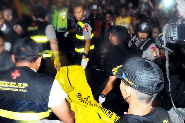  FOTO: Tiga Orang Terduga Teroris di Cigondewah Tewas