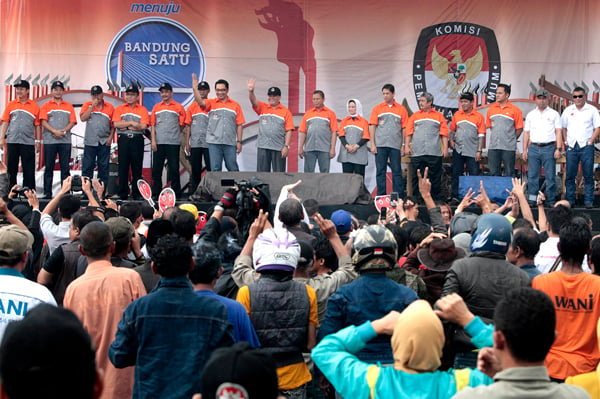  FOTO: KPU Kota Bandung Perkenalkan Delapan Pasangan Cawalkot