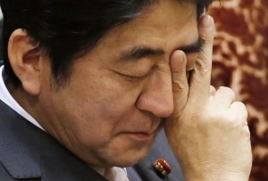  Foto PM Jepang Dihujat di Korea Selatan