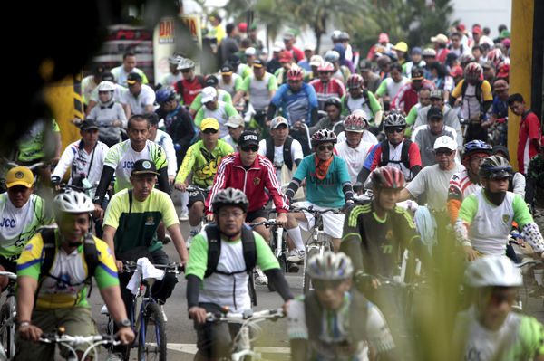  FOTO: Ribuan Warga Ikuti Sepeda Santai HUT Kodam III/Siliwangi