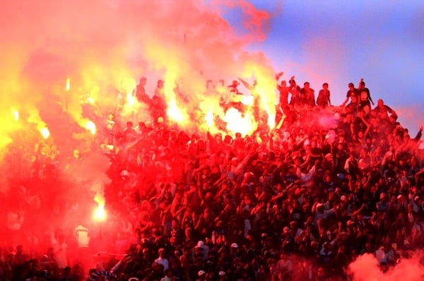  FOTO: Asap Kembang Api Bobotoh Ganggu Partai Persib Lawan Persepam