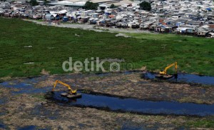  NORMALISASI WADUK PLUIT: Jokowi Awasi Langsung Pembongkaran Bangunan