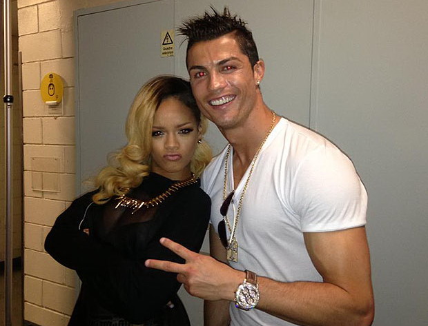  Cristiano Ronaldo & Rihanna Foto Bareng di Belakang Panggung