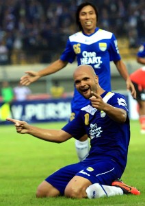  PERSIB VS AREMA: SvD Tak Sungkan Manjakan Hilton di Lapangan