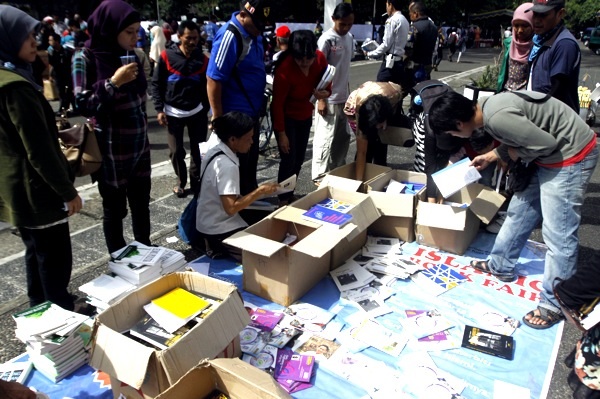  FOTO: Hari Buku Nasional, Pemkot Bandung Bagi-bagi Buku Gratis