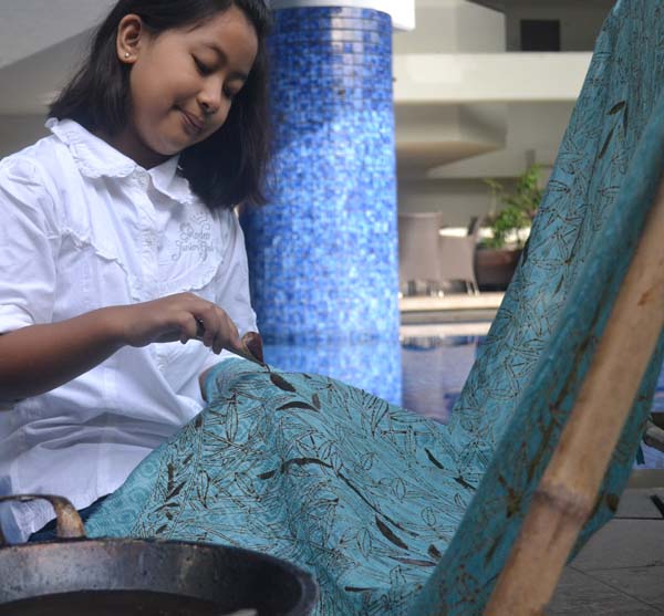  HOTEL SANTIKA: Gelar Pameran Batik Tiap Sabtu & MInggu