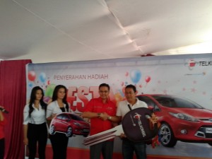  TELKOMSEL Beri Hadiah Ford Fiesta bagi Pelanggan Setia