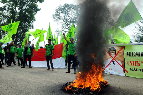  FOTO: LSM Tolak Pelantikan Aher Jadi Gubernur Jabar