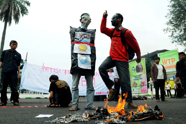  FOTO: Mahasiswa Anggap Kenaikan Harga BBM Tidak Pro Rakyat