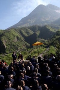  Ruwatan Anak Gimbal di Dieng Jadi Tontonan Ribuan Wisatawan