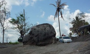  Misteri Batu Merapi tak Terangkat Alat Berat