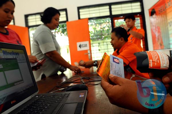  FOTO: 10.000 Kartu BLSM Akan Dikembalikan