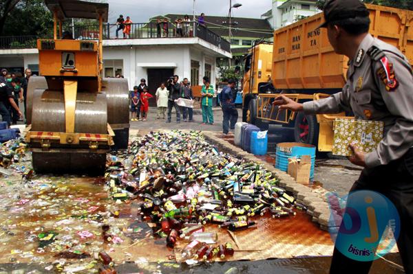  FOTO: Polrestabes Bandung Musnahkan Ribuan Miras & Narkoba