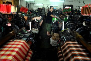  2014, Permintaan Kain Sarung Majalaya Terdongkrak Pemilu