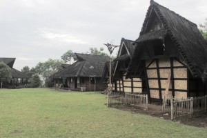  INFO WISATA: Kampung Budaya Sindang Barang, Destinasi Liburan Keluarga