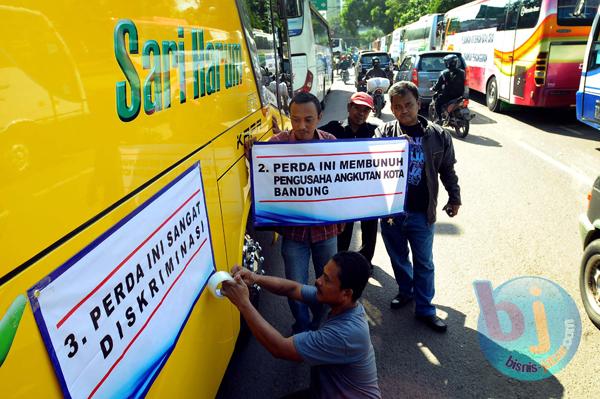  FOTO: Pengusaha Bus Datangi DPRD Bandung, Protes Perda Usia Kendaraan